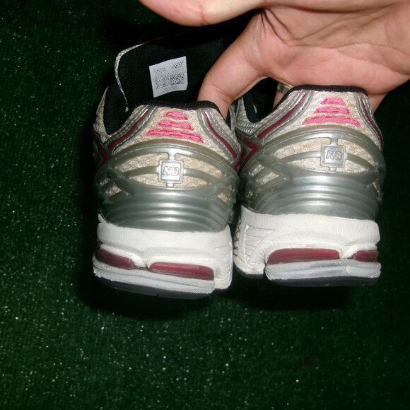 Athletic_Shoes